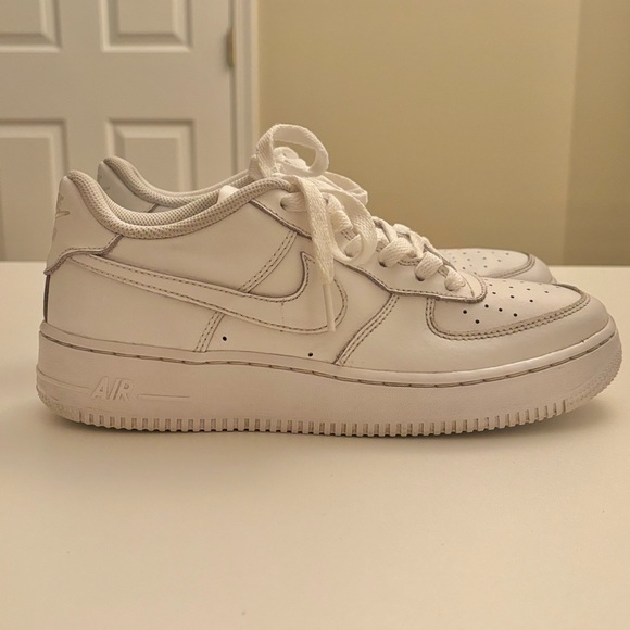 Nike Air Force 1 Youth Sneakers/Shoes White Size 7Y - Picture 2 of 10